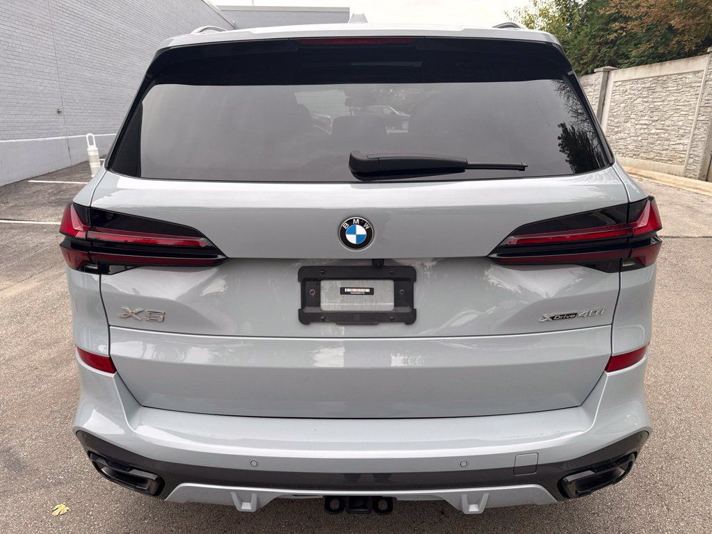 Used 2024 BMW X5 xDrive40i w/ M Sport Package AWD/4WD image 4