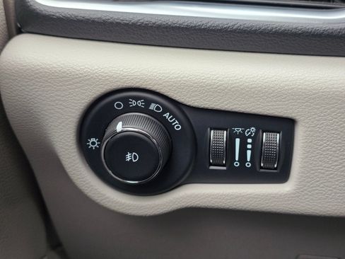 Used 2022 Chrysler Pacifica Limited FWD image 35