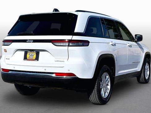 Used 2023 Jeep Grand Cherokee Laredo AWD/4WD image 2