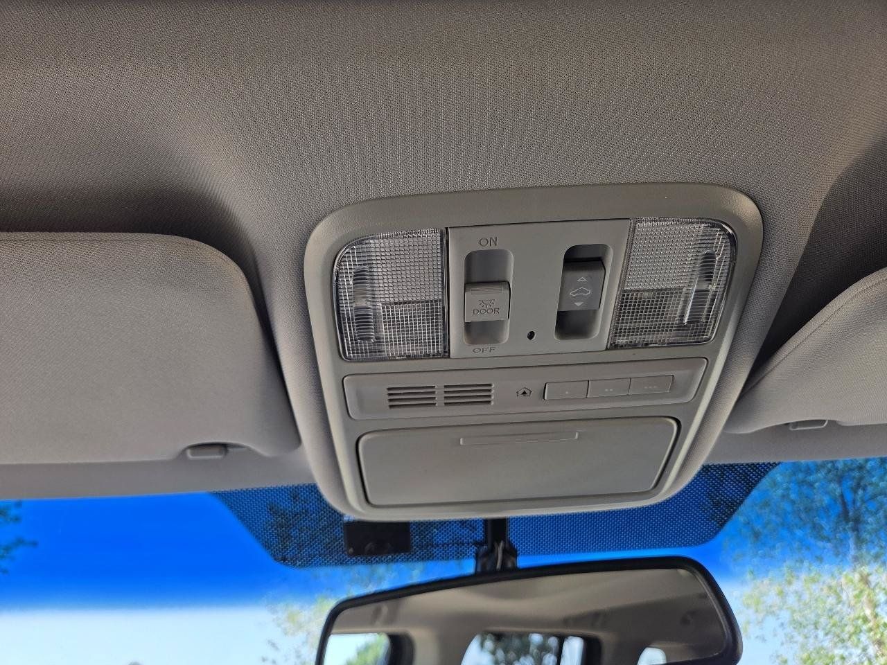 Used 2011 Honda Pilot Touring image 19