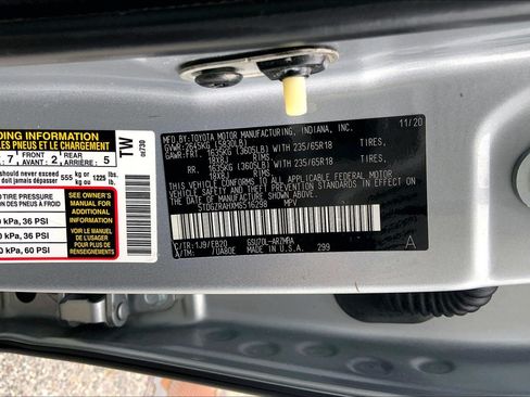 Used 2021 Toyota Highlander XLE FWD image 38