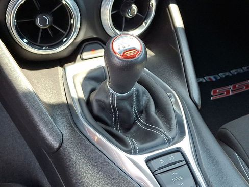 Certified 2018 Chevrolet Camaro SS RWD image 12