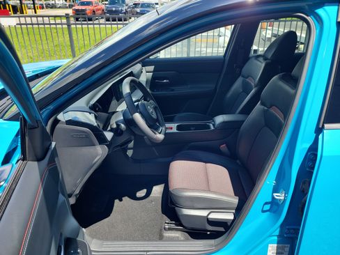 Certified 2025 Nissan Kicks SR AWD/4WD image 12