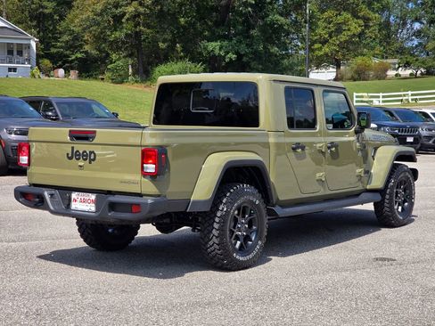 New 2025 Jeep Gladiator Sport image 18