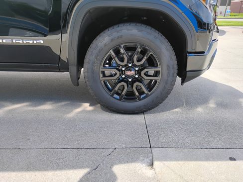 New 2025 GMC Sierra 1500 Pro w/ Graphite Edition image 18