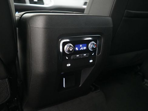 Used 2024 GMC Yukon XL AT4 AWD/4WD image 17
