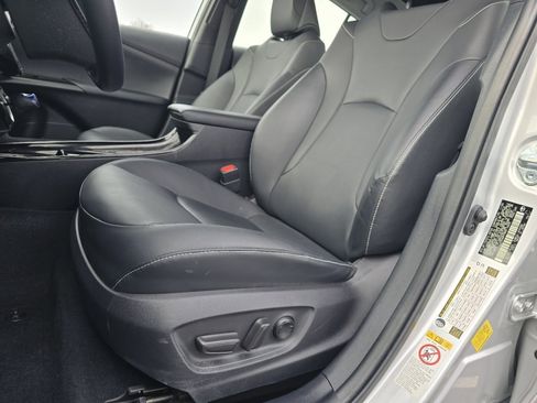 Used 2021 Toyota Prius Prime XLE image 26