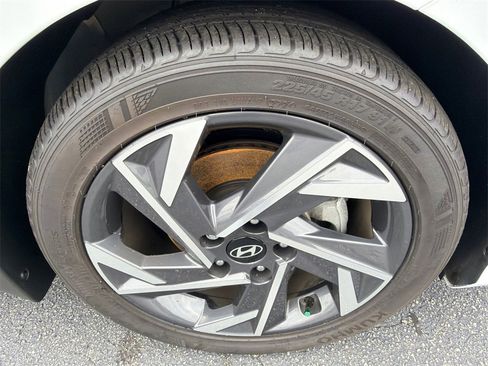 Certified 2025 Hyundai Elantra Sport image 12