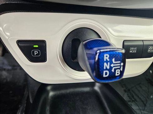 Used 2018 Toyota Prius Two image 12