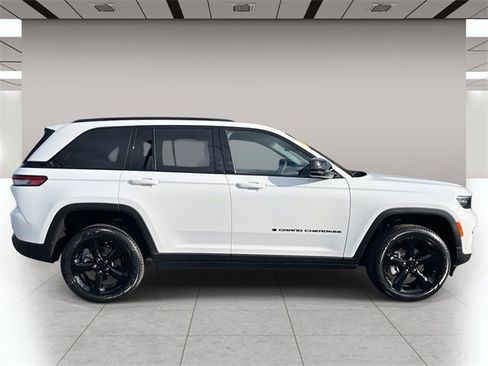 New 2025 Jeep Grand Cherokee Limited w/ Black Appearance Package image 2
