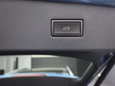 Used 2020 Volkswagen Tiguan SEL FWD image 27