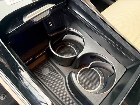 Used 2026 Mercedes-Benz GLC 300 4MATIC image 28