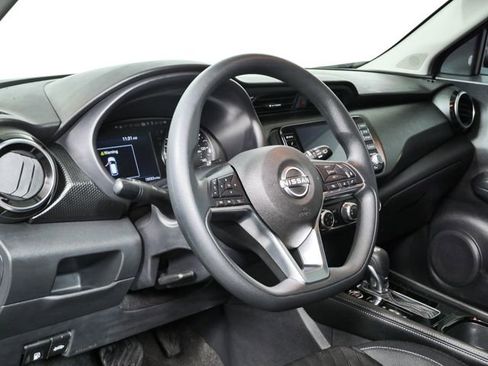 Used 2024 Nissan Kicks SV FWD image 4