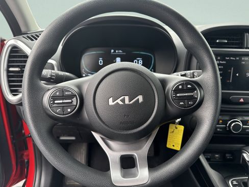 Used 2025 Kia Soul LX w/ LX Technology Package FWD image 23