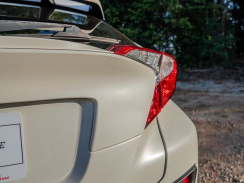 Used 2018 Toyota C-HR XLE FWD image 11