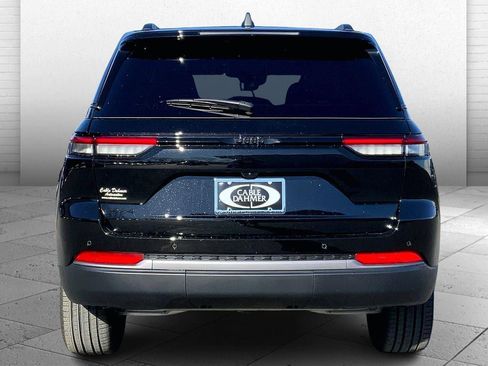 New 2026 Jeep Grand Cherokee Limited w/ Limited Altitude Package AWD/4WD image 4