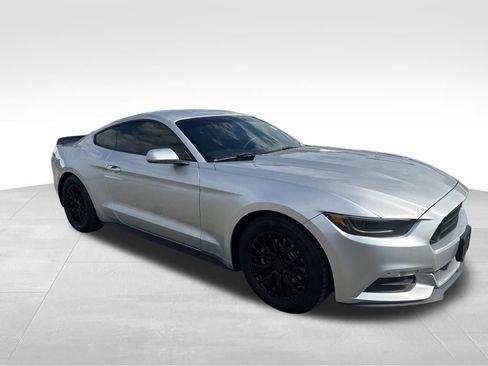 Used 2017 Ford Mustang Coupe image 8