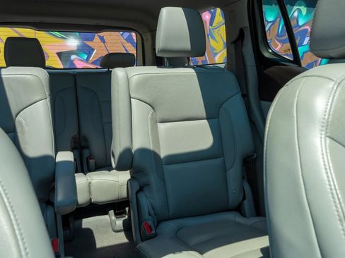 Used 2019 GMC Acadia SLT w/ LPO, Cargo Package FWD image 31