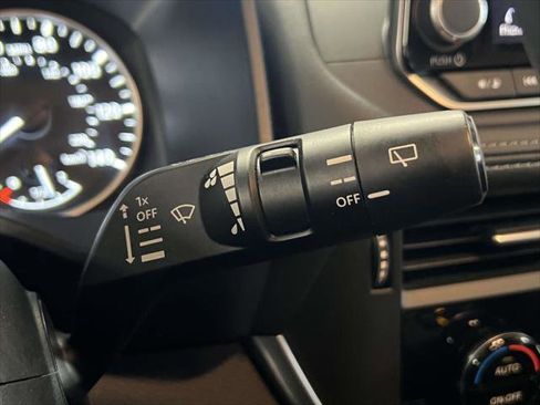 Used 2023 Nissan Rogue SV image 24