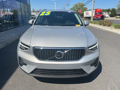 Used 2025 Volvo XC40 B5 Plus AWD/4WD image 7