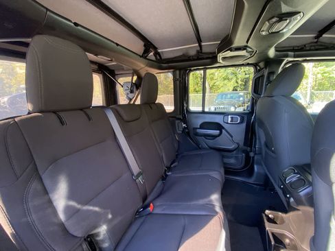 Used 2022 Jeep Wrangler Unlimited Sport image 23