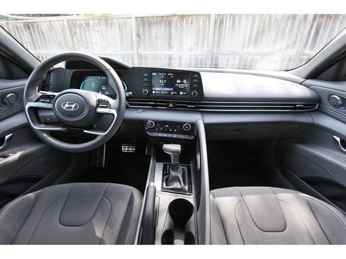Certified 2025 Hyundai Elantra Sport FWD image 10