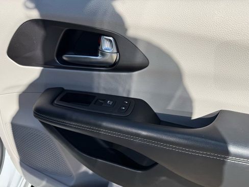 Used 2024 Chrysler Pacifica Touring-L image 43