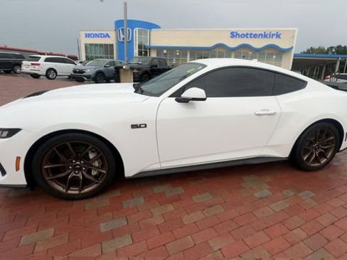 Used 2024 Ford Mustang GT Premium RWD image 6