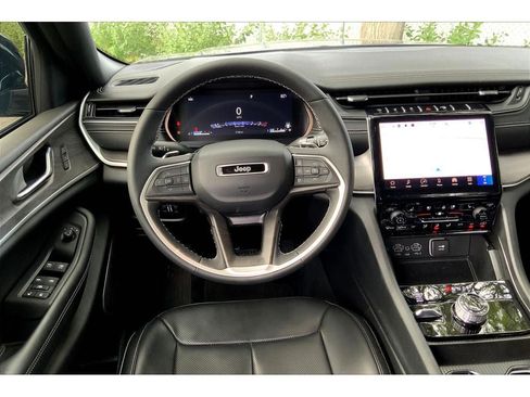 Used 2024 Jeep Grand Cherokee L Limited w/ Luxury Tech Group II AWD/4WD image 5