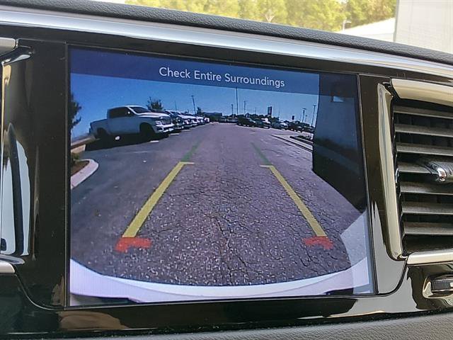 Used 2017 Chrysler Pacifica Touring-L w/ Tire & Wheel Group FWD image 16
