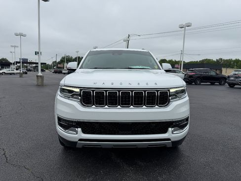 Used 2022 Jeep Wagoneer Series II AWD/4WD image 2
