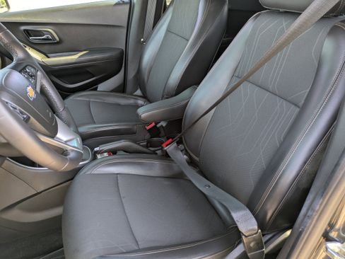 Used 2017 Chevrolet Trax LT w/ LT Convenience Package image 26