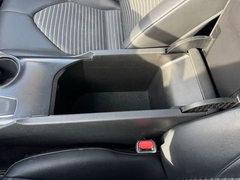 Used 2018 Toyota Camry SE w/ Moonroof Package FWD image 22