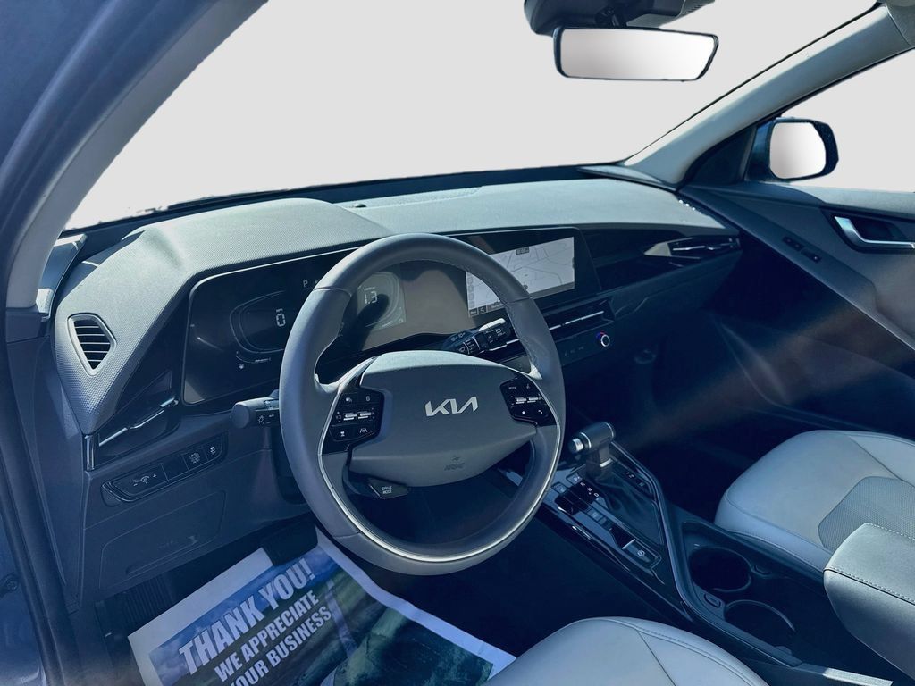 Certified 2025 Kia Niro EX FWD image 12