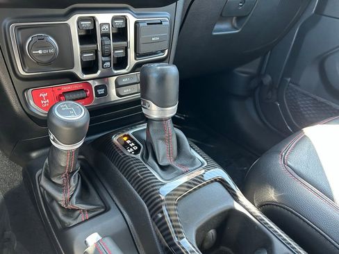 Used 2019 Jeep Wrangler Unlimited Rubicon w/ LED Lighting Group AWD/4WD image 21