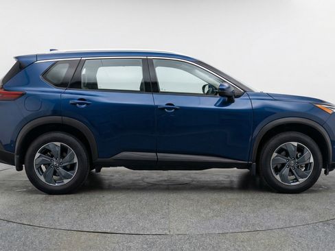 Used 2025 Nissan Rogue SV image 11