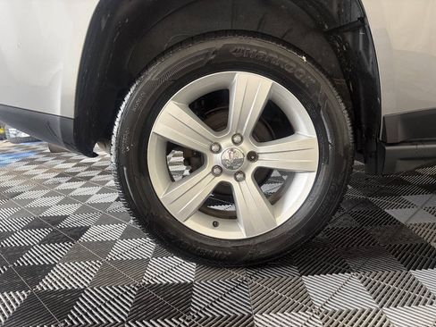 Used 2016 Jeep Compass Latitude AWD/4WD image 21
