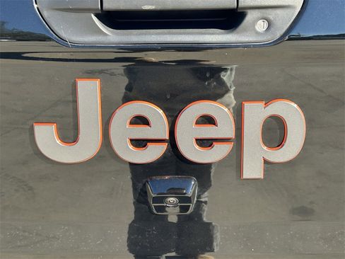 Used 2025 Jeep Gladiator Mojave w/ Safety Group image 10