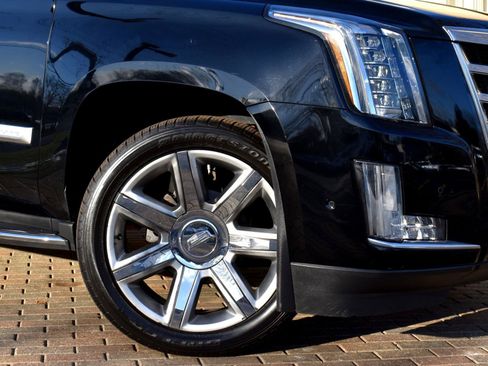 Used 2017 Cadillac Escalade Luxury image 6