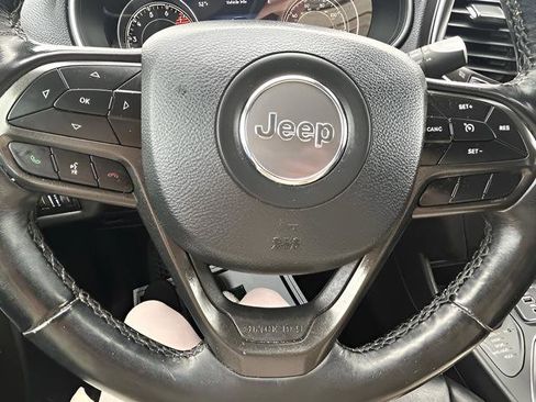 Used 2021 Jeep Cherokee Trailhawk image 15