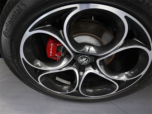 Used 2022 Alfa Romeo Stelvio Veloce image 29