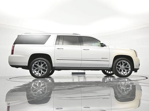 Used 2019 GMC Yukon XL Denali w/ Denali Ultimate Package AWD/4WD image 42