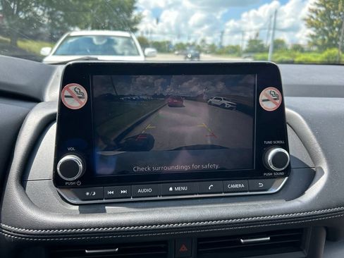 Used 2024 Nissan Rogue SV FWD image 8