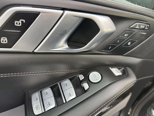 Used 2024 BMW X7 xDrive40i AWD/4WD image 25