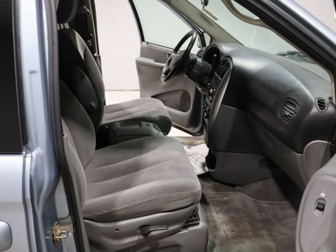 Used 2006 Chrysler Town & Country Touring image 20