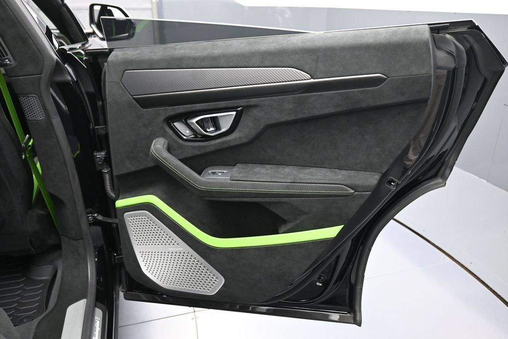 Used 2024 Lamborghini Urus Performante AWD/4WD image 27