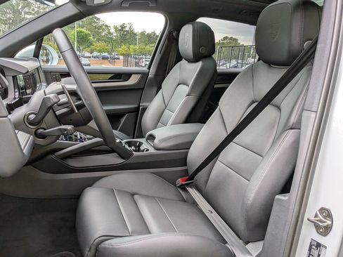 Certified 2026 Porsche Cayenne S AWD/4WD image 5