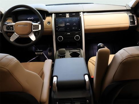 Used 2025 Land Rover Discovery Metropolitan Edition image 31