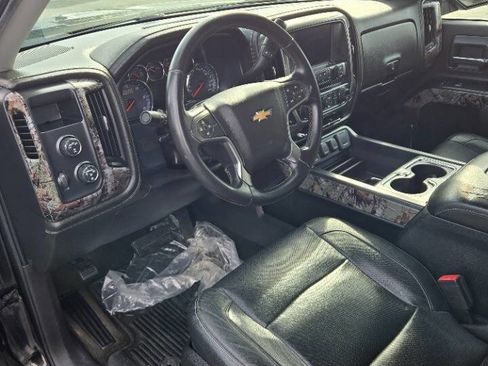 Used 2017 Chevrolet Silverado 1500 LTZ Z71 w/ Realtree Edition image 9