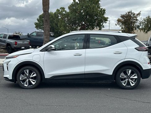 Used 2022 Chevrolet Bolt EUV LT w/ Convenience Package image 8